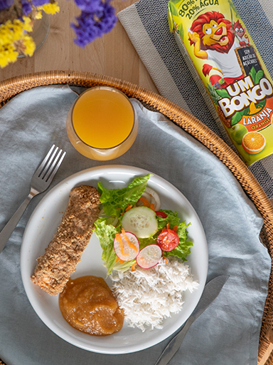 Salmão com nozes e puré de maçã acompanhado com Um Bongo