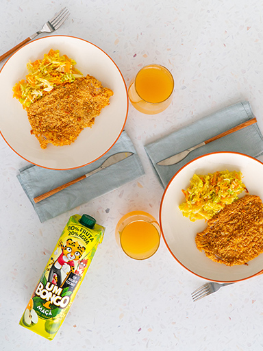 Bifes de peru crocantes com couve salteada