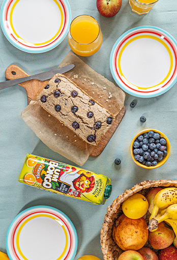Pão de aveia,sementes e mirtilos acompanhado com Um Bongo